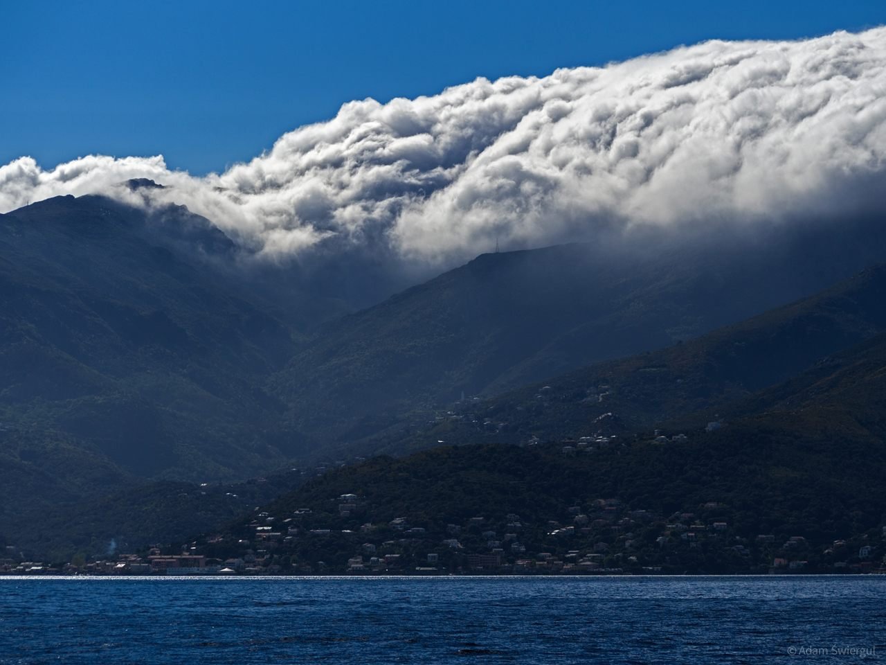 Korsyka w chmurach